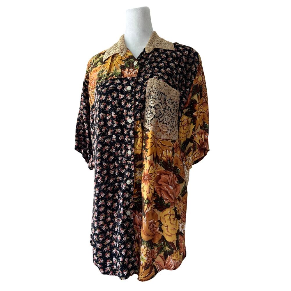 Vintage ‘90s Hype Multicolored Floral Print Lace Back Relaxed Fit Blouse